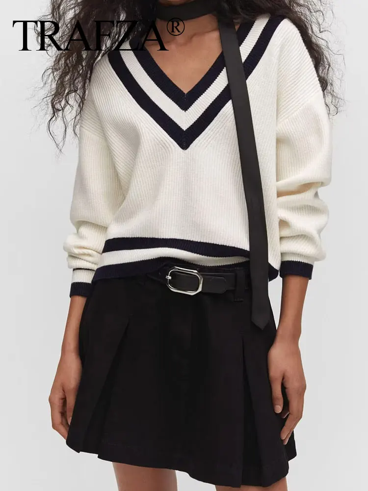 

TRAFZA Women Autumn Winter Fashion Cropped Sweater Loose Black and White Striped V Neck Long Sleeve Pullover Vintage Chic Tops