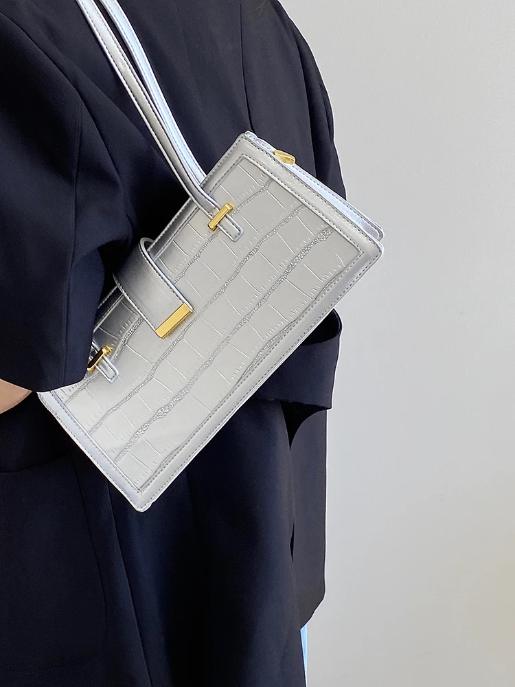 

Premium sense crocodile pattern silver underarm bag female 2023 new niche design large capacity commuting shoulder bag handbags