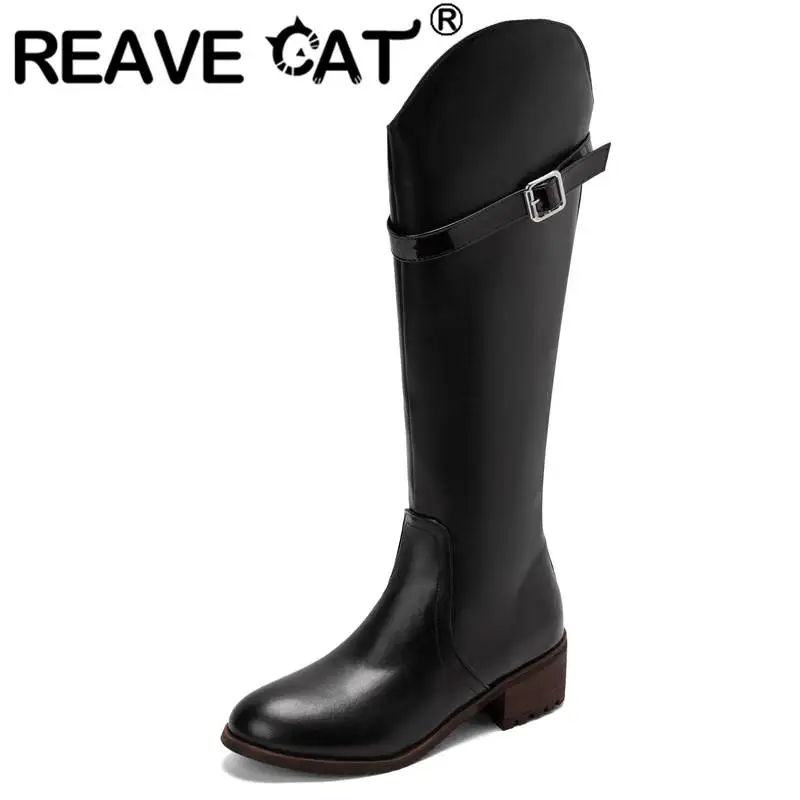 

Женские ботинки на молнии REAVE CAT, дизайнерские высокие сапоги 39 см, большие открытые ботинки на среднем каблуке 40 см, 4,5 см, с пряжкой в западном стиле, искусственная кожа 46, 47, 48