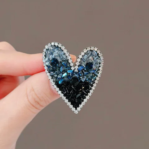 Сверкающие сердечные броши