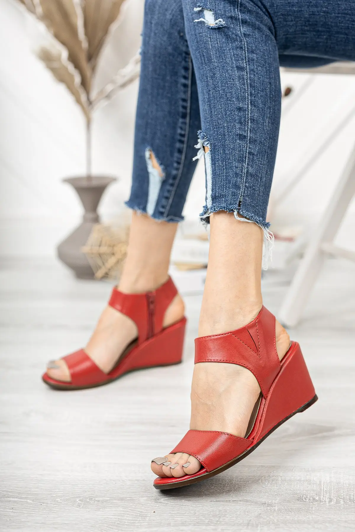 

Genuine leather red women padding heels leather sandals Dp38-1130