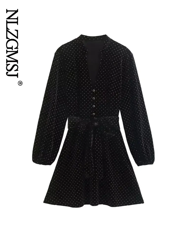 

Женское бархатное платье-миди с V-образным вырезом и длинным рукавом