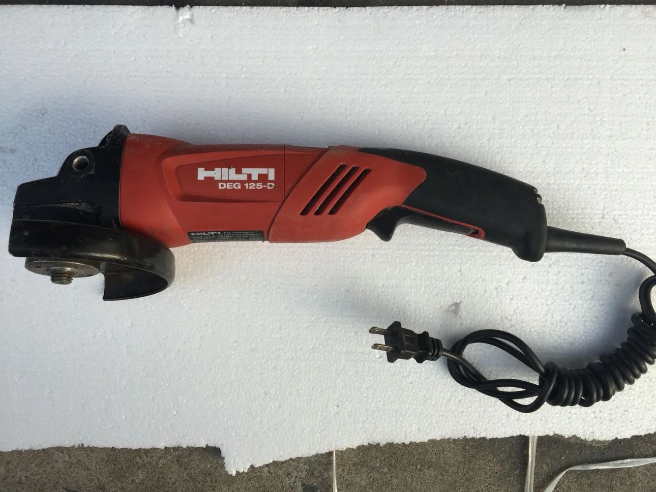 

Б/у шлифовальная машина HILTI DEG 125-D