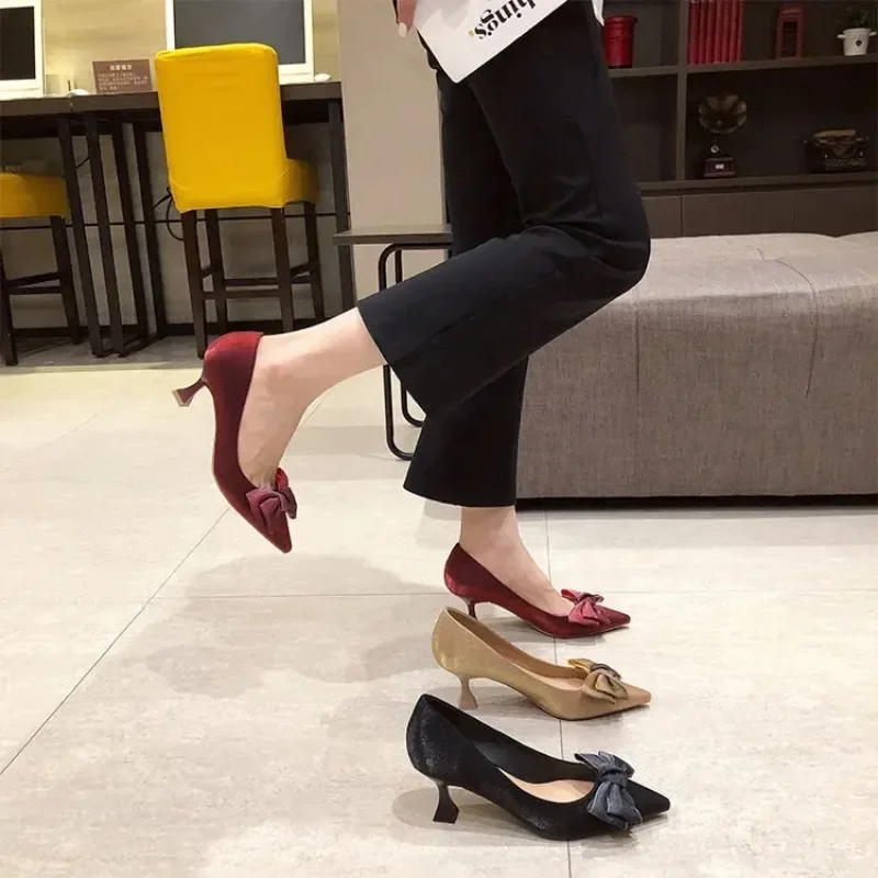Женские милые желтые высококачественные туфли на шпильке с бантом крутые черные