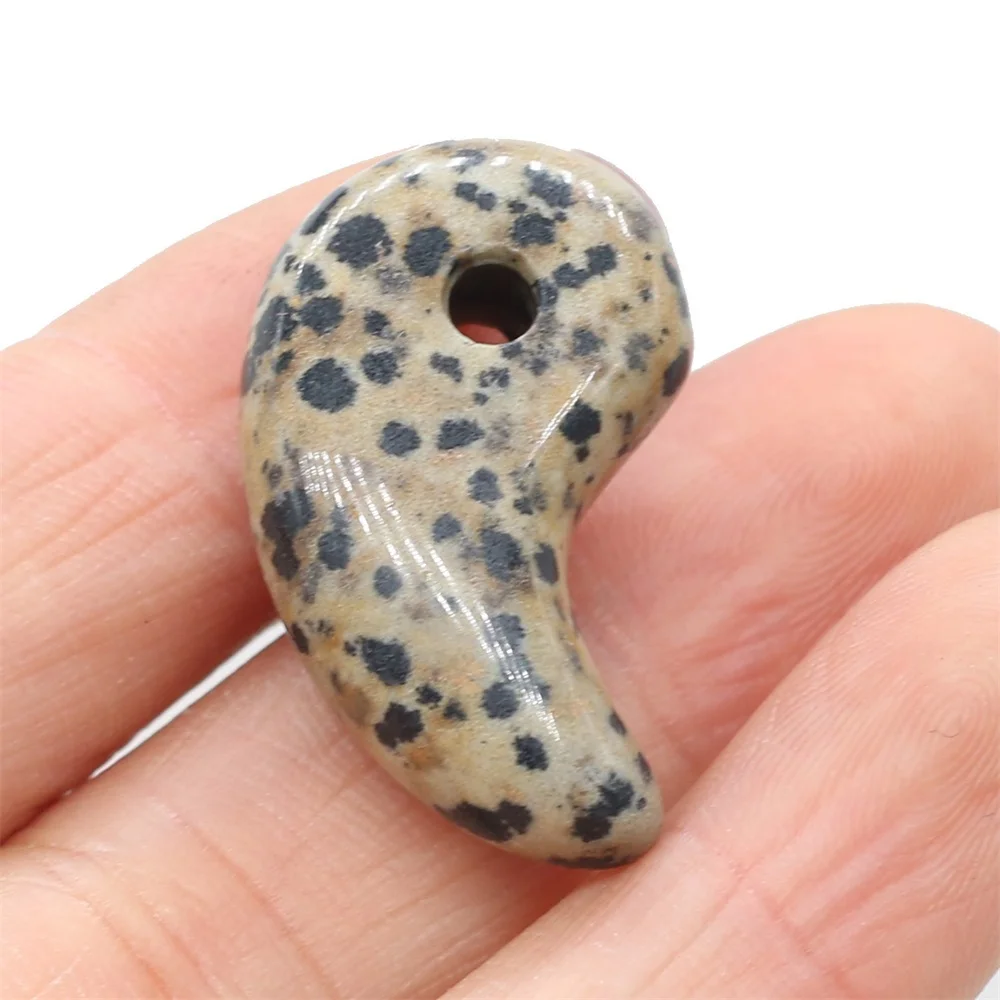 Перфорированный кулон в виде запястья из Натурального Розового Кварца 18 х30 мм |