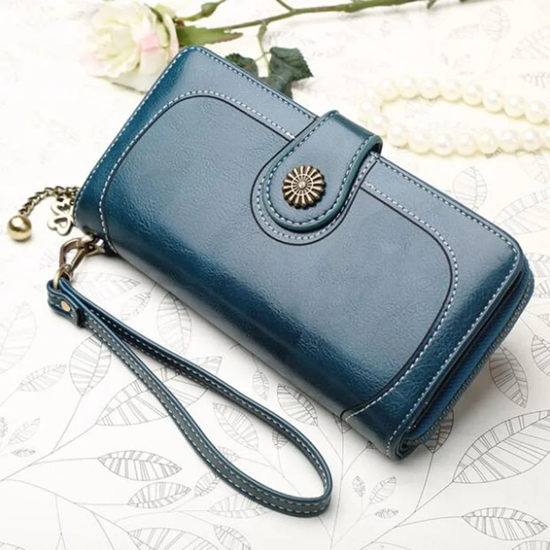 

Women's Oil Wax Leather Long Multi Card Zipper Wallet