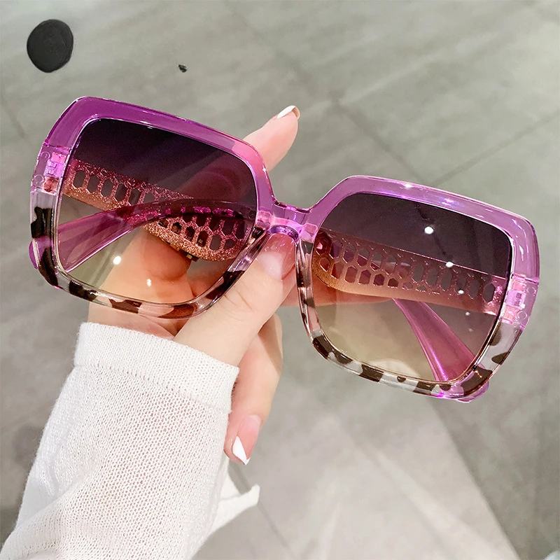 

2023 Fashion Square Sunglasses Women Vintage Chain Decoration Cool Sun Glasses Ladies Casual Girls Eyewear UV400 Lentes De Sol