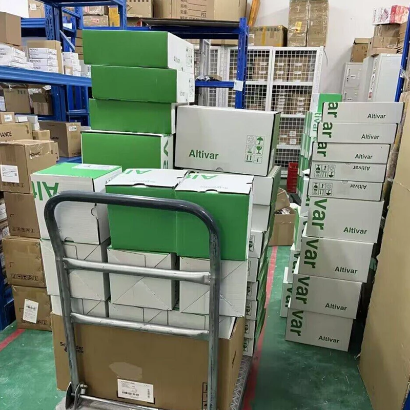 TM221CE40R TM221CE40T TM241CE40T модуль ПЛК контроллера новый на складе