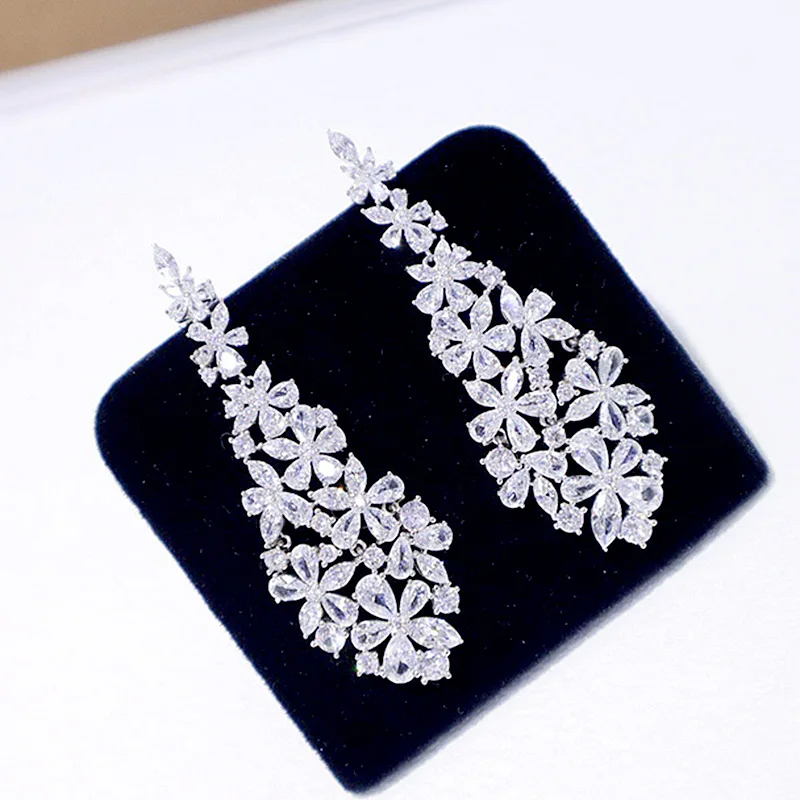 

Женские серьги-капельки из серебра 925 пробы с цирконом