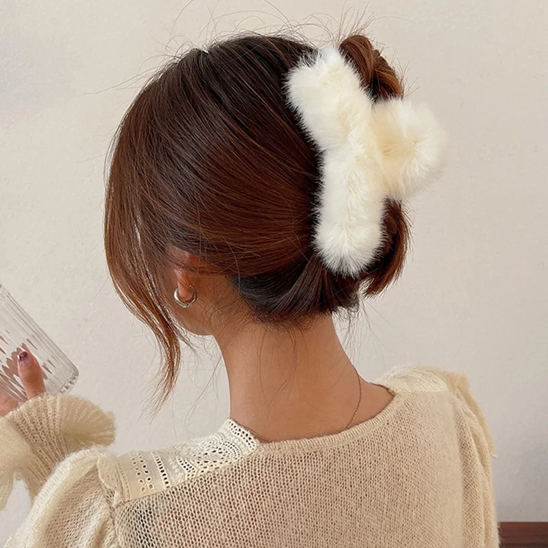 

Women Hair Claw Plush Clip Cute Korean Fall Winter Solid Elegant Acrylic Furry Accessories Girls Faux Fur Hair Clamp Claw Clip