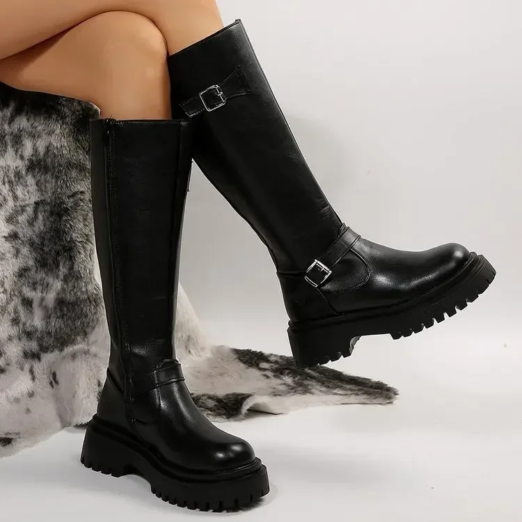 Готические сапоги с пряжкой на ремне для женщин черные до колена толстом каблуке