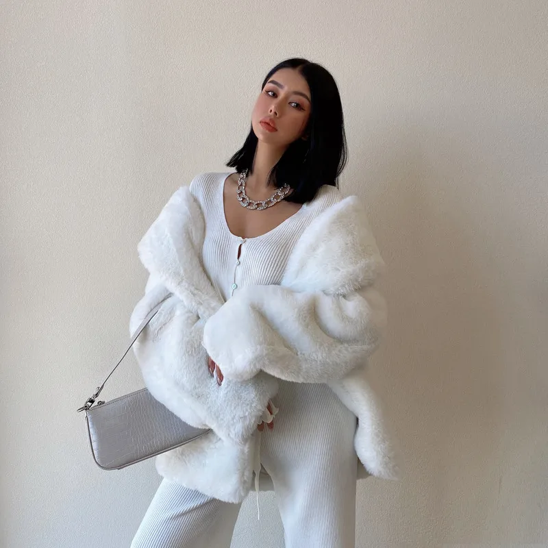 2022 Faux Fur Jacket Fashionable White Fur Coat Women's High Street Long Coat Casaco Neve Feminino Fell Jacke Abrigos Largos