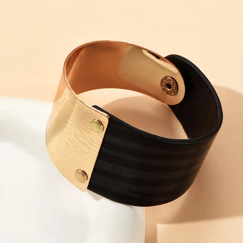 

Luxury exaggerated asymmetric leather open bracelet Women's wide cuff bracelet Fashion jewelry party accessories