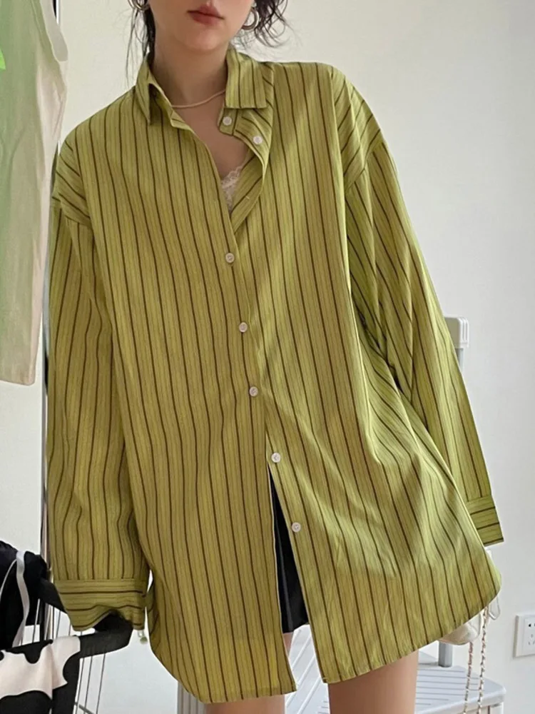 Женская свободная рубашка с длинным рукавом в полоску