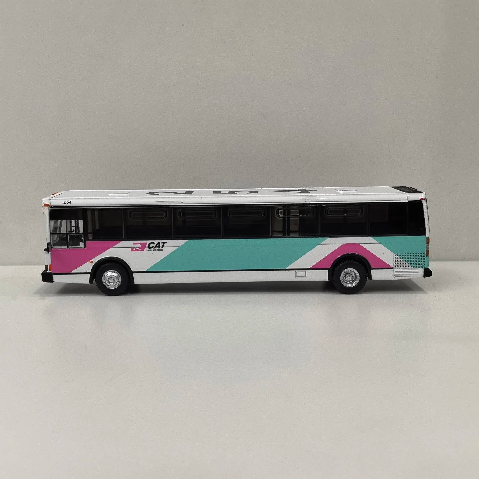 Фото Литой под давлением ИК масштаб 1/87 HO GRUMMAN 870 TRANSIT BUS 1980 CAT Bus Модель автомобиля из сплава №2