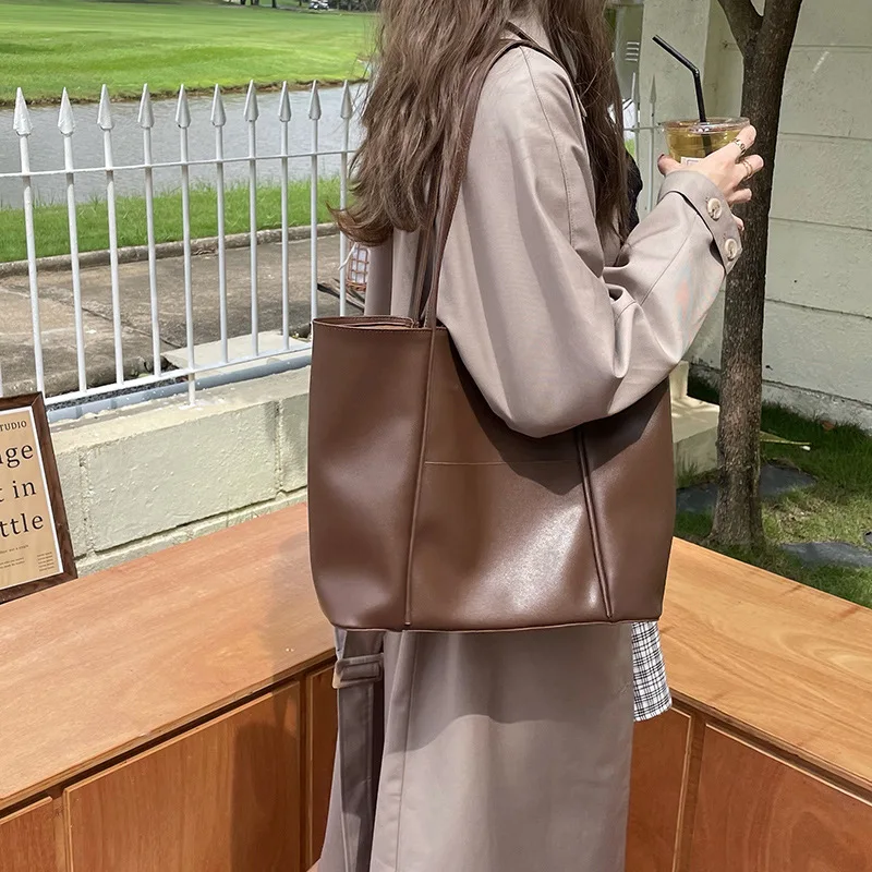 Модная женская сумка через плечо с большой вместительной магнитной пряжкой