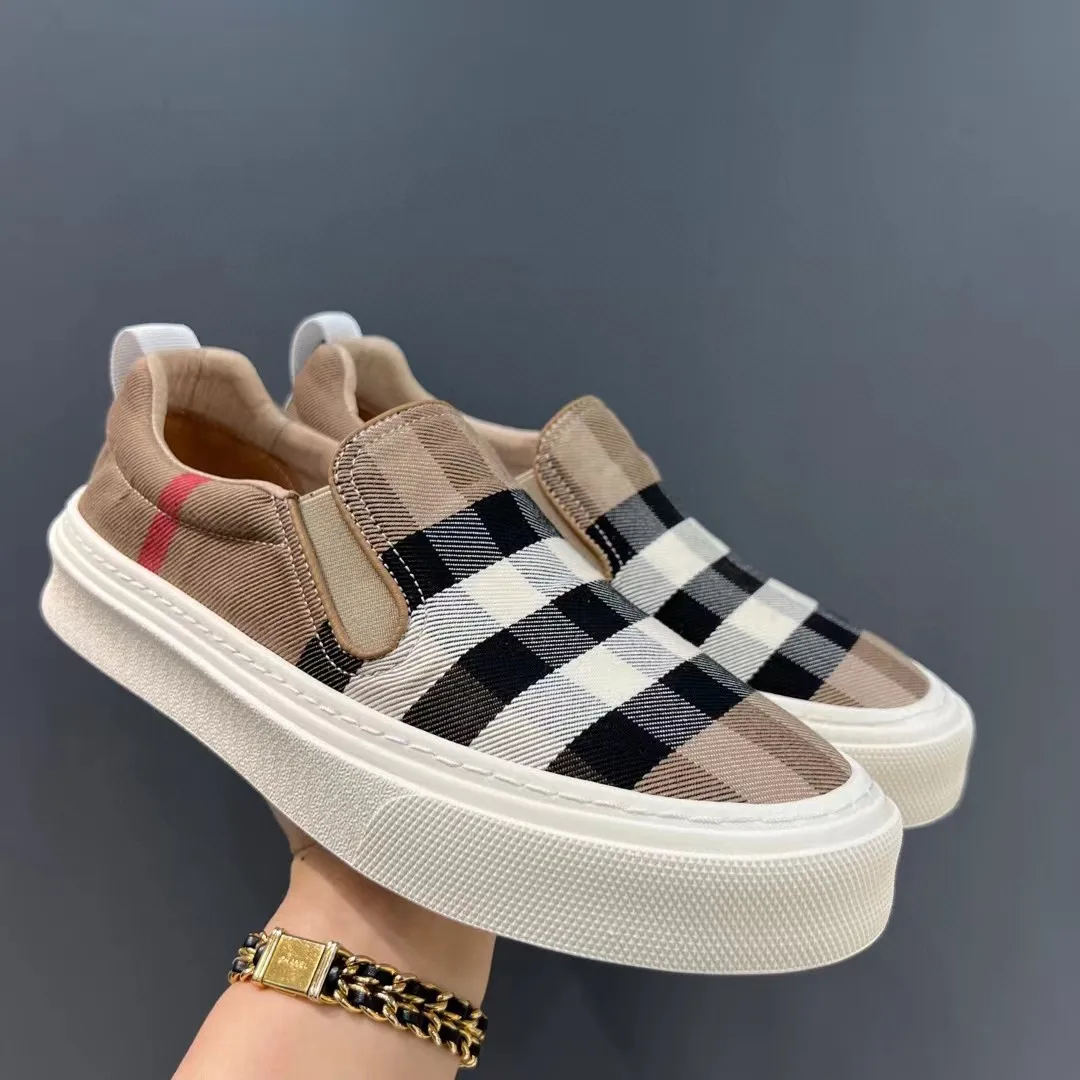 Весенне-летняя дышащая мужская парусиновая обувь. Тканевые туфли в клетку.