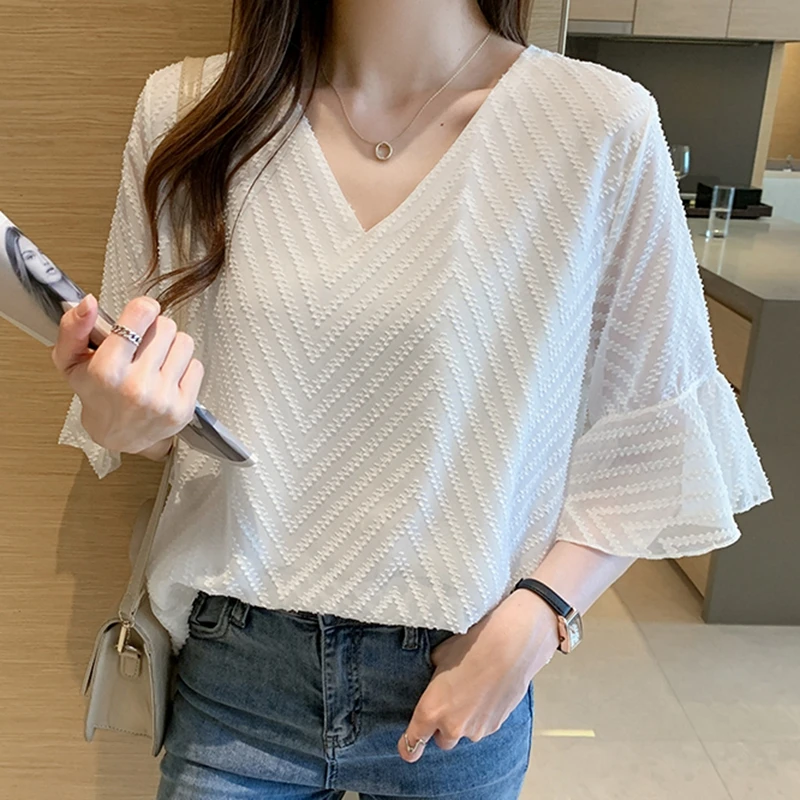 

Новая летняя белая шифоновая кружевная блузка женская рубашка повседневные топы с V-образным вырезом расклешенными рукавами Корейская Жен...