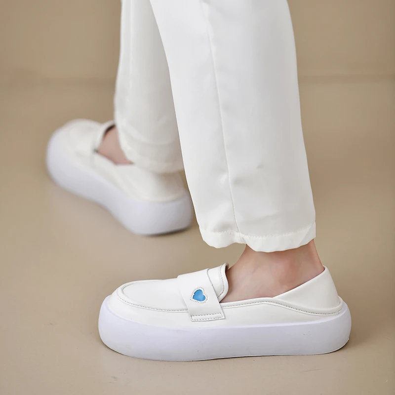 Туфли женские с мехом лоферы без застежки маленькие для медсестер осень 2024