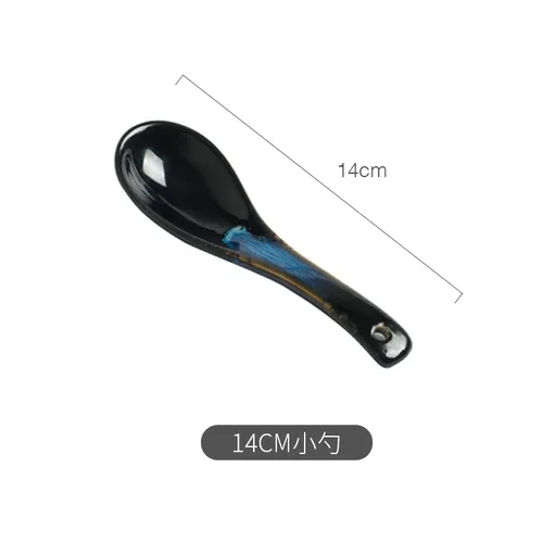 

Синяя керамическая тарелка