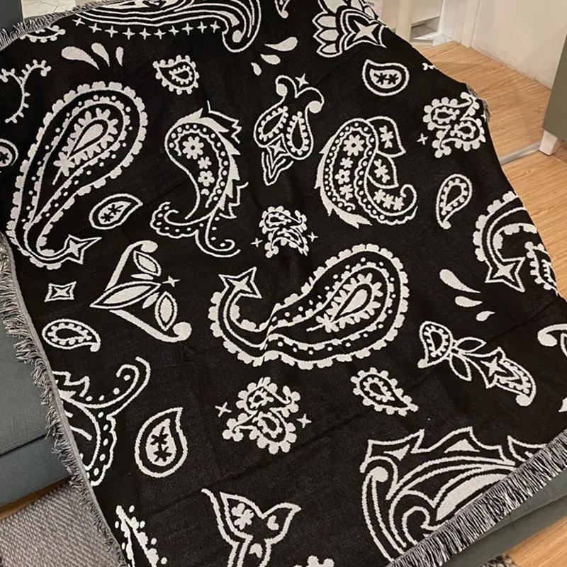 

Black Tassel Sofa Thread Blanket West Coast American Street Trend Cashew Flower Blanket Sofa Blanket 130x160cm