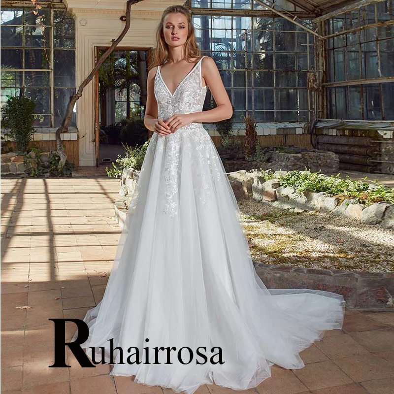 

Женское платье с V-образным вырезом, на тонких бретельках