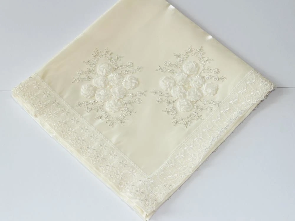 

Satin laced rose bohca cream