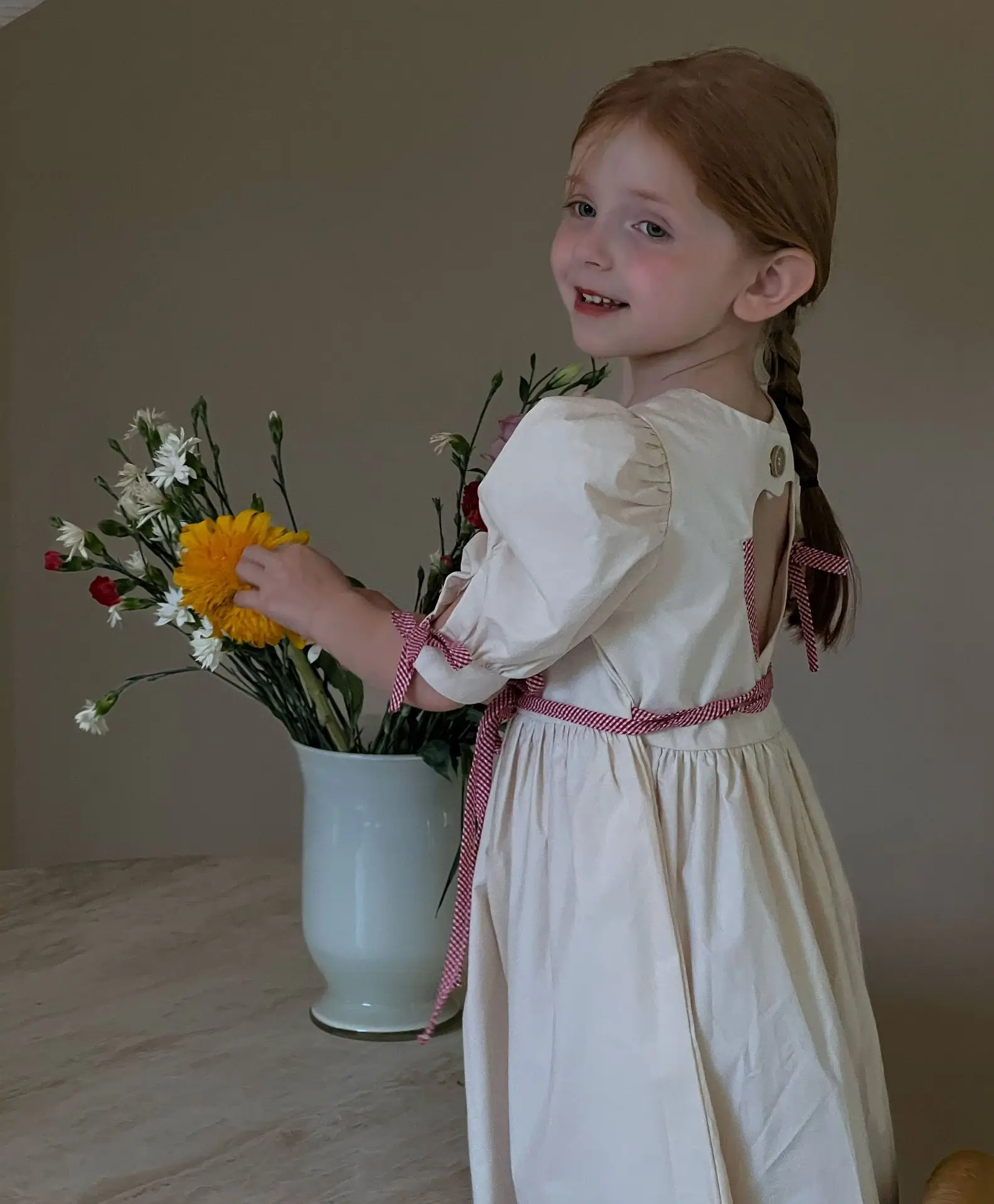 

Корейское летнее новое платье с открытой спиной для девочек корейское женское платье с пышными рукавами детское платье с тонким поясом