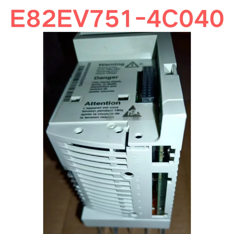 Б/у lenze E82EV751-4C040 test OK