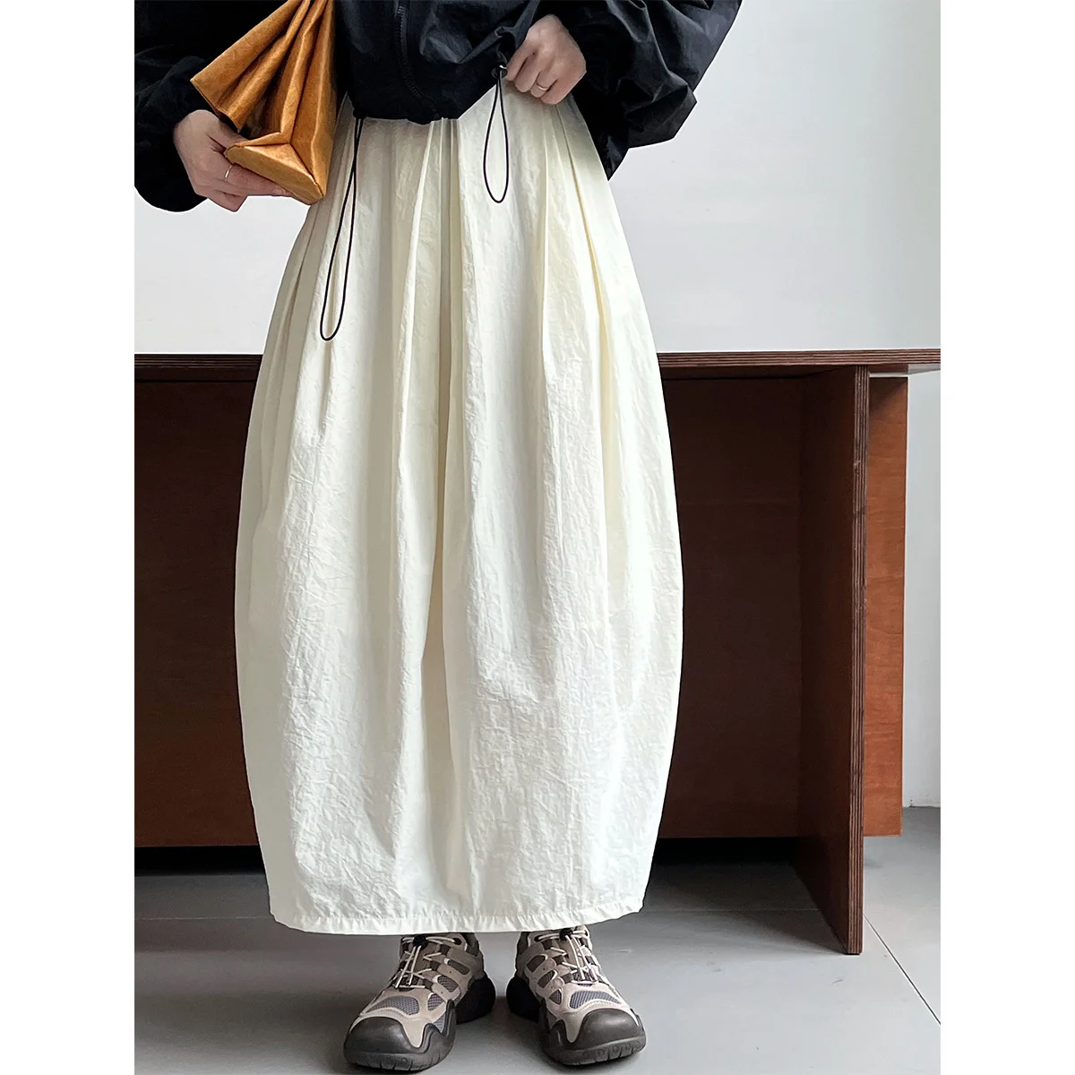 

Pleated Flower Bud Half Body Skirt White High Waist Fluffy Skirt For Women