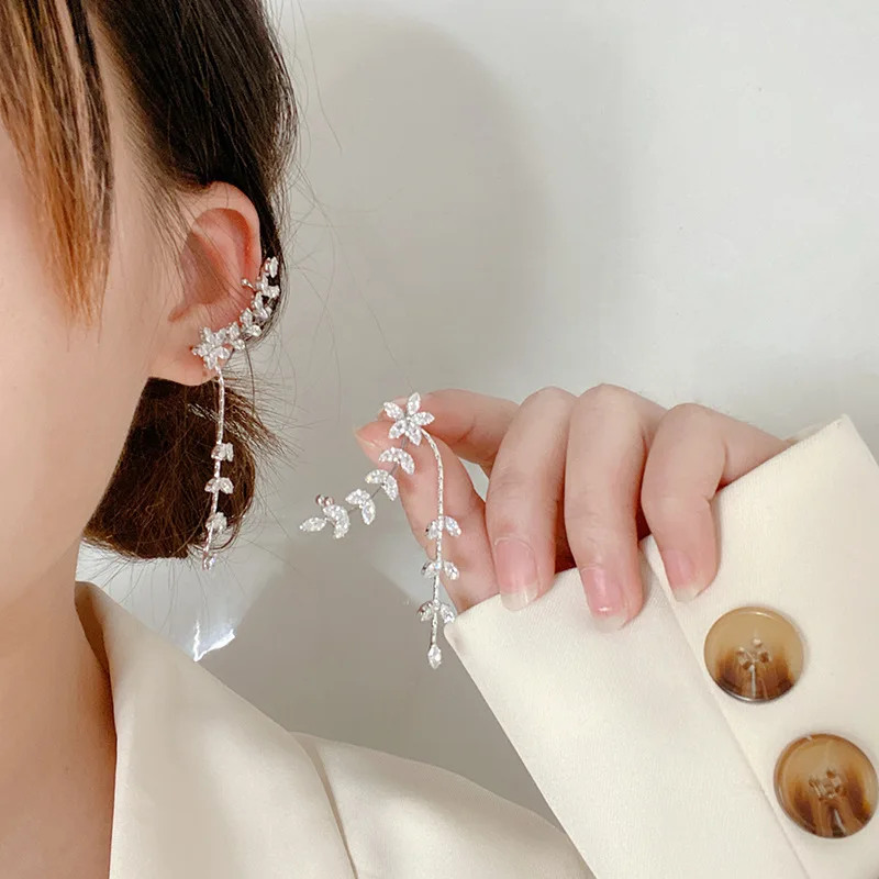 ЦИРКОНИЕВЫЕ серьги-гвоздики каффы клипсы цельные серьги женские 2022 новые модные корейские темпераментные Серьги знаменитости серьги-гвоз...