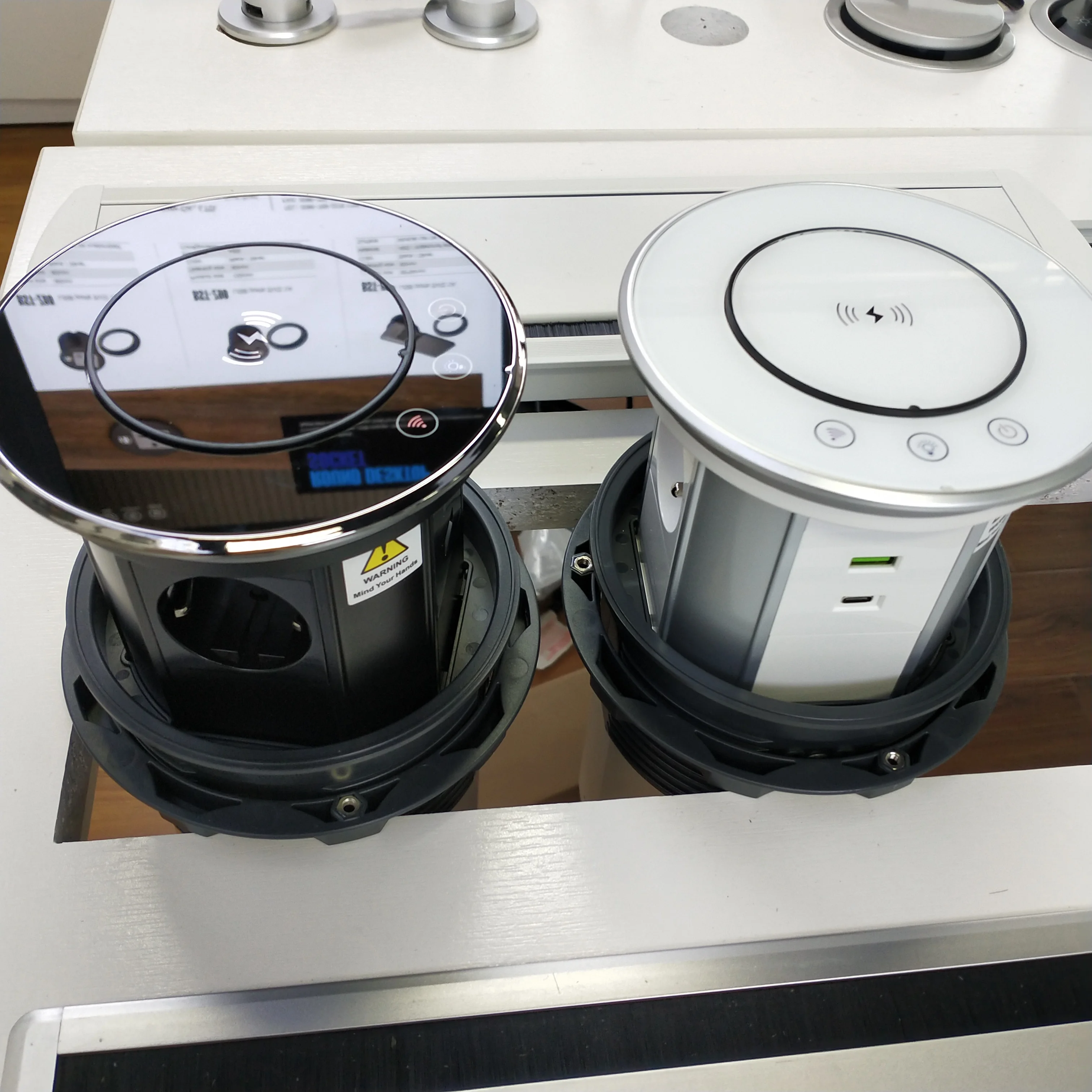 Водонепроницаемая интеллектуальная настольная розетка с электроприводом для