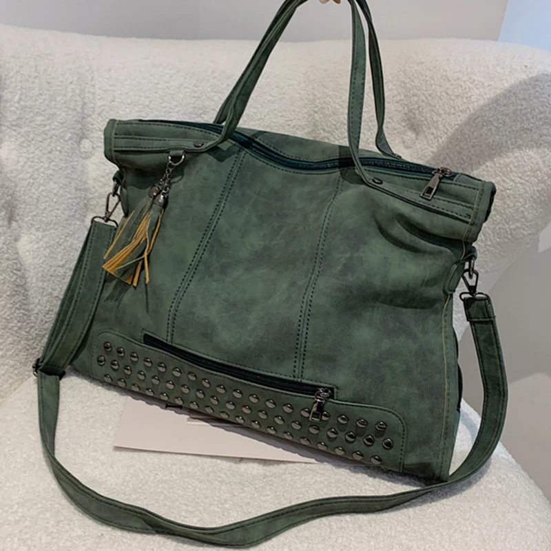 

Сумка-тоут женская из нубука, саквояж на плечо с заклепками и кисточками, Классическая сумочка-мессенджер, цвет зеленый