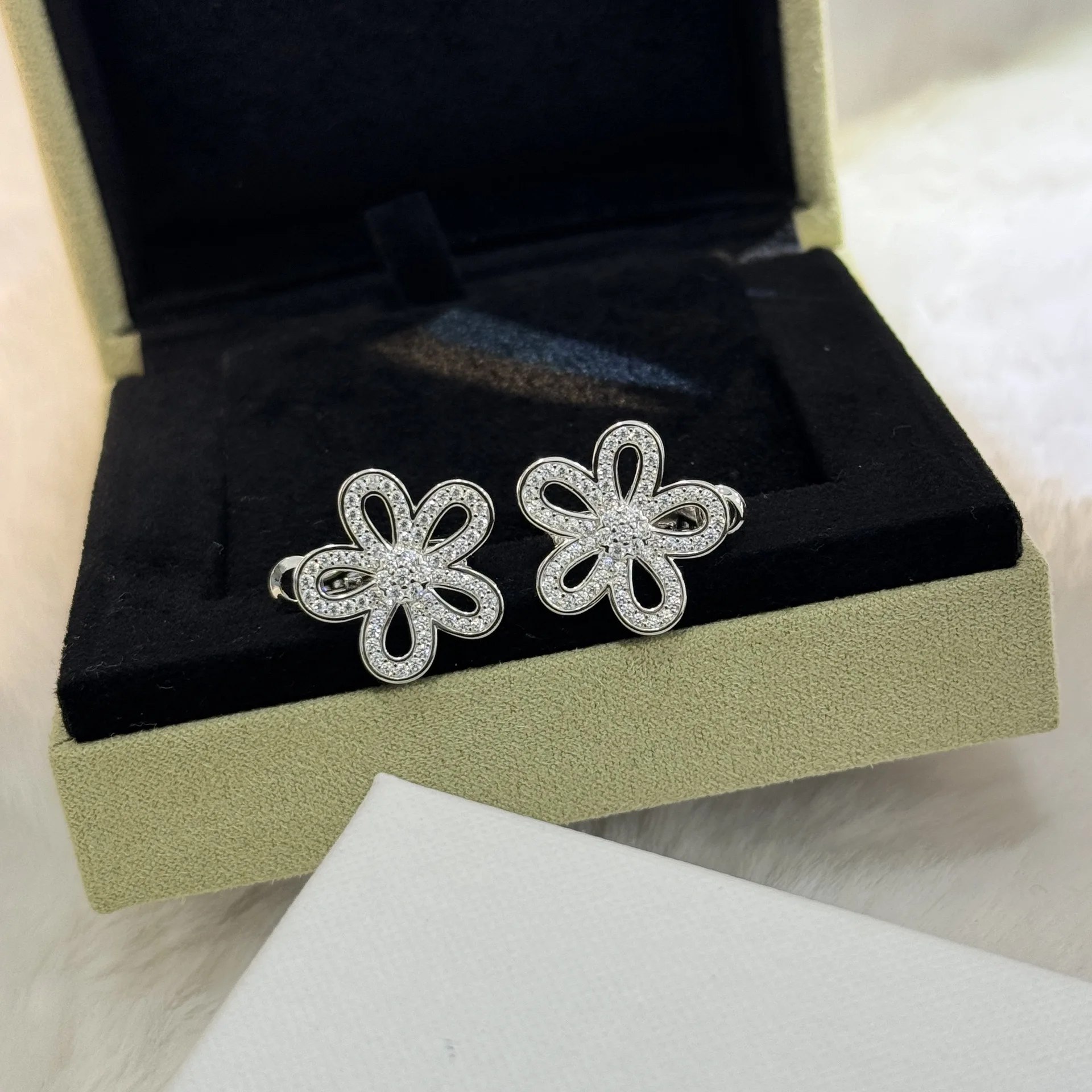 Новинка 2024 модные популярные брендовые юбилейные серьги ювелирные изделия