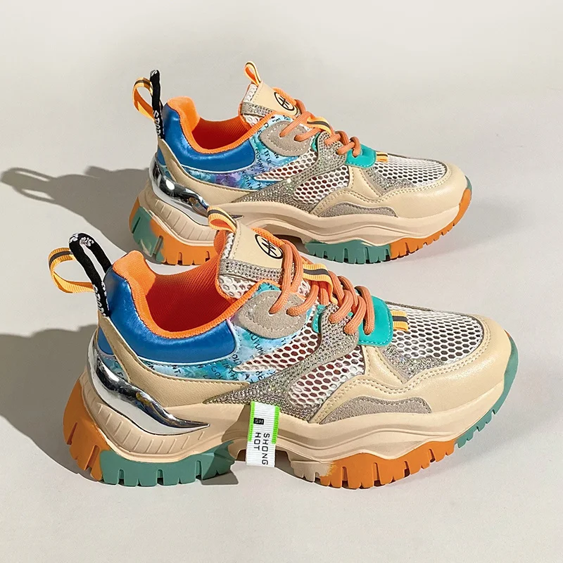 

2023 Spring and Summer New Hlowed-out Breathle Mesh Heightening Sneakers