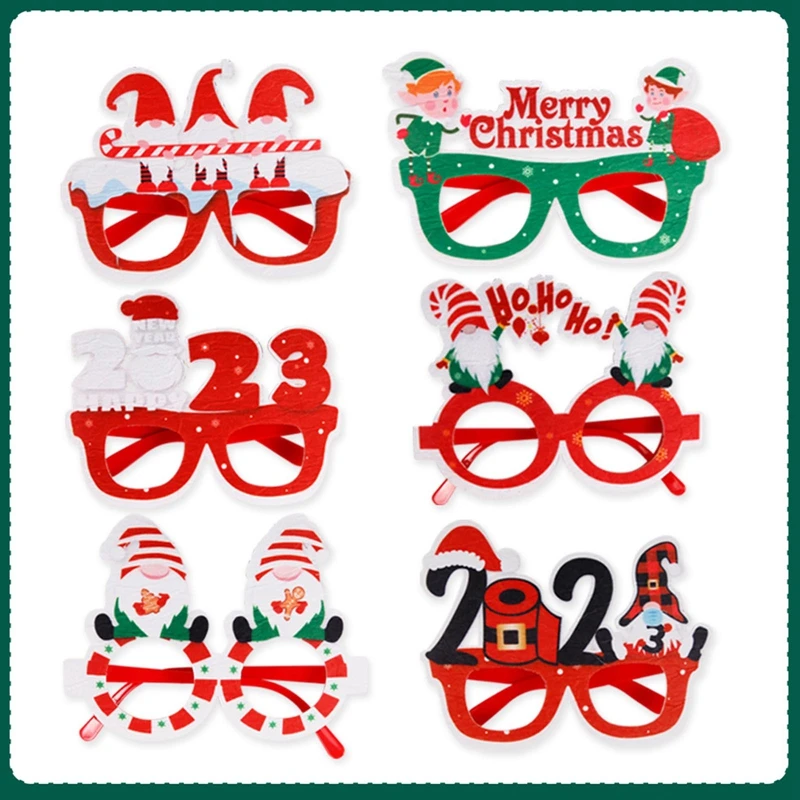 

Фотореквизит в виде Санта Клауса, рождественской елки, лося