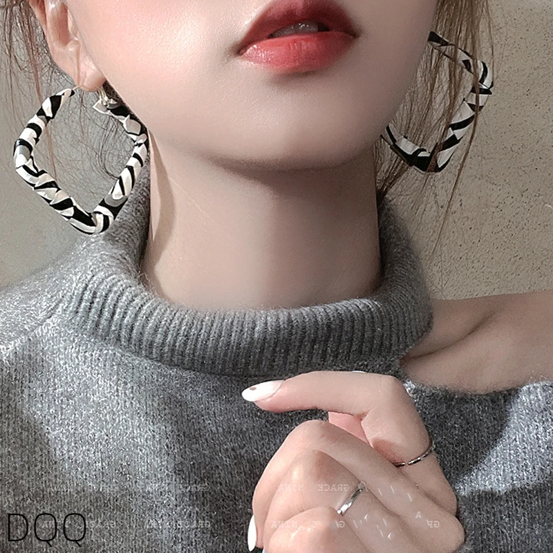 

DQQ New Fashion Lady Earring Zebra Pattern Circle Studs Popular Earrings For Women Punk Gift Jewelry Accessories