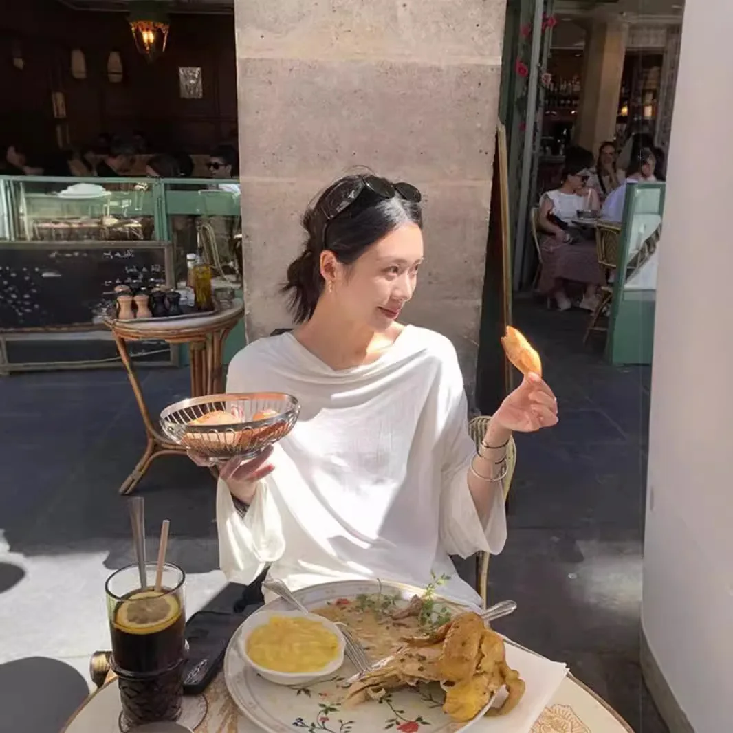 Новинка 2024 темпераментная мягкая клейкая футболка с открытой спиной и свободным