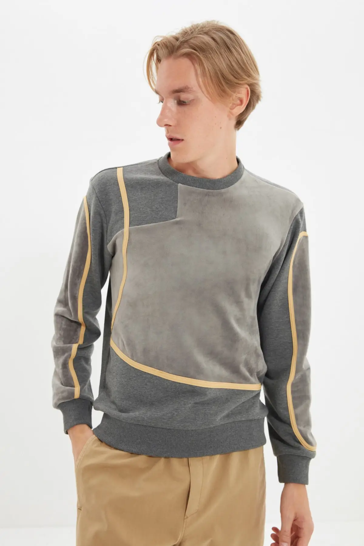 

Trendyol Unisex Regular Fit Long Sleeve Cycling Neck Sweatshirt TMNAW22SW1480