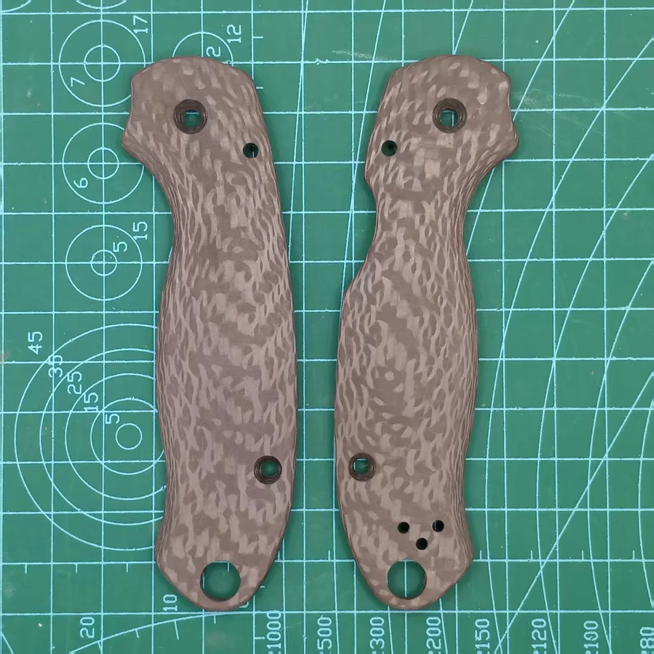 Фото 1 пара весов с ручкой ножа из углеродного волокна для складного ножа Spyderco C223 Para3 №2