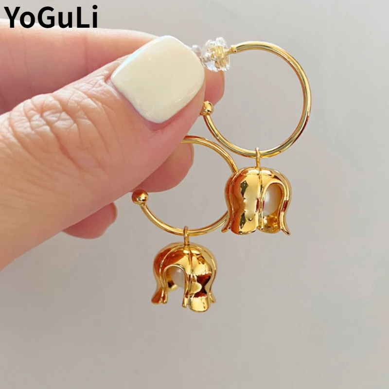 

Fashion Jewelry Retro Small Bell Drop Earrings Popular Style Hot Sale Natural Pearl Round Circle Earrings For Women Girl Gift