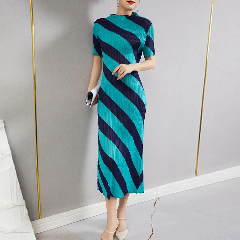 

Pleated striped dress 2022 fashion commuter women summer European and American temperament high-end long thin A-line skirt
