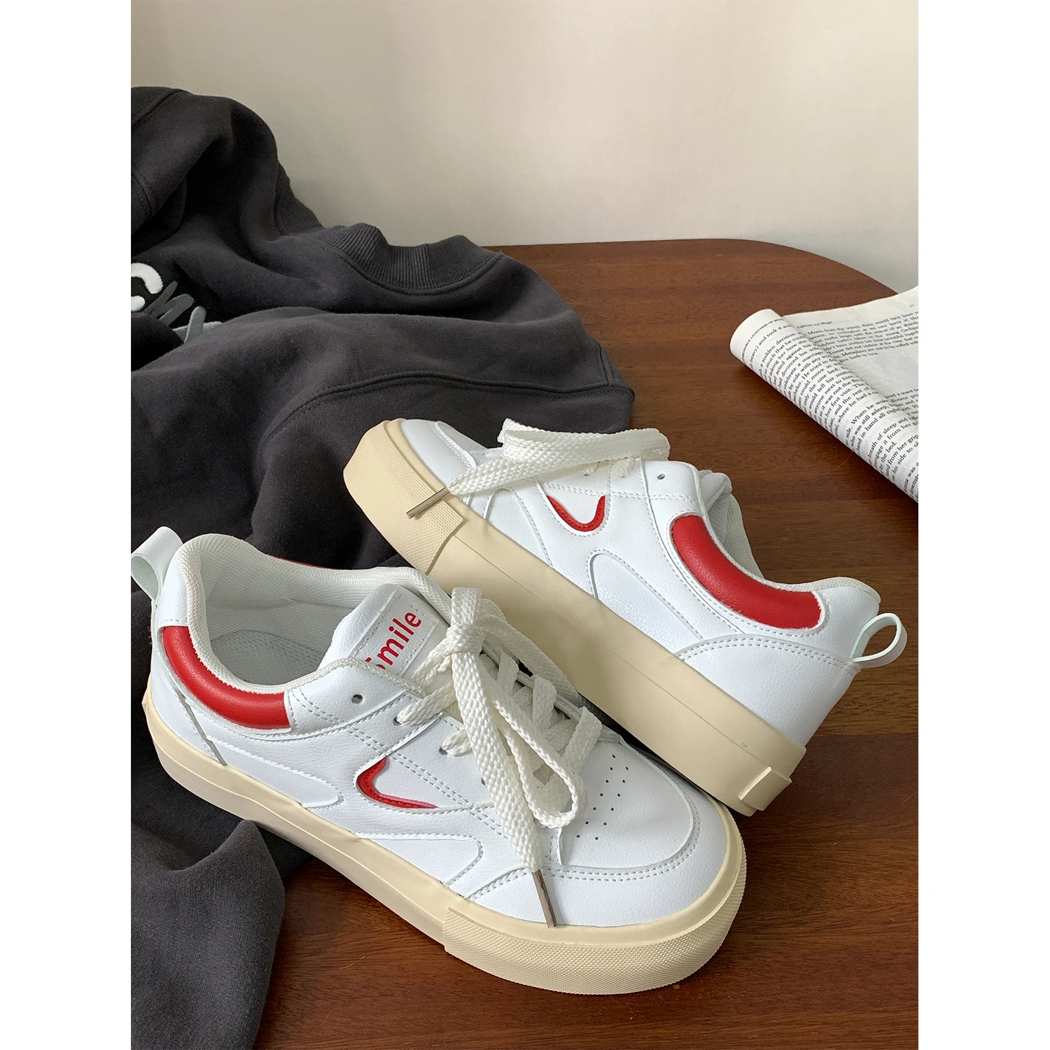 New fashion women's casual shoes, suffocating fashion trend women's shoes, versatile