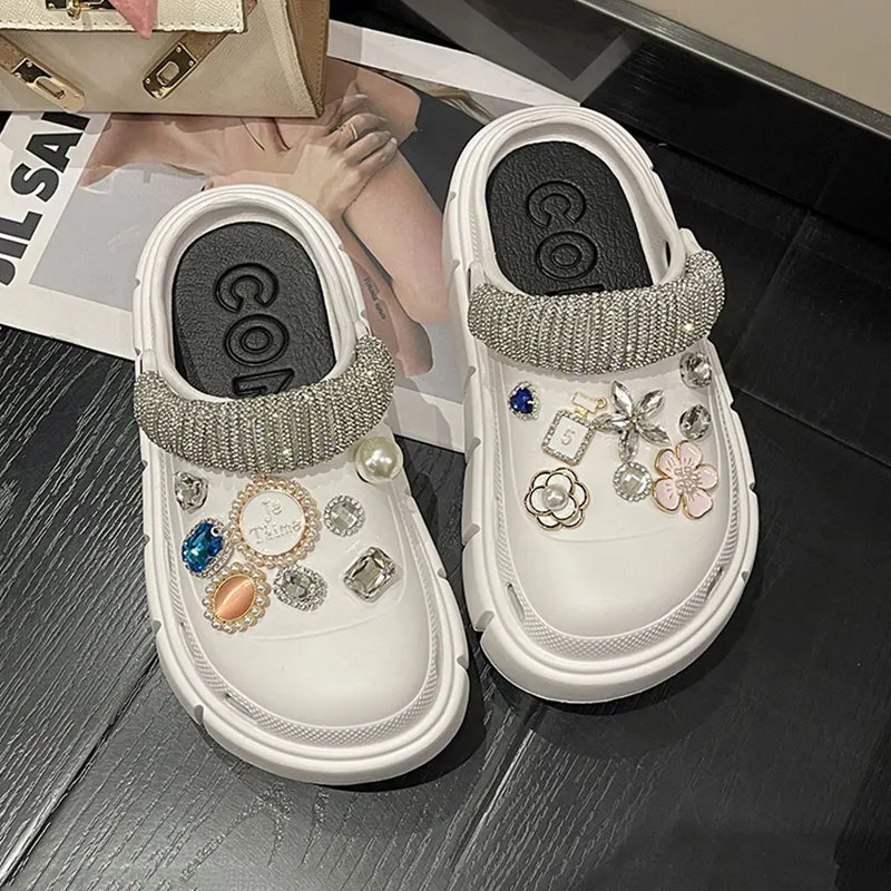 Женские сабо с украшениями в ассортименте |