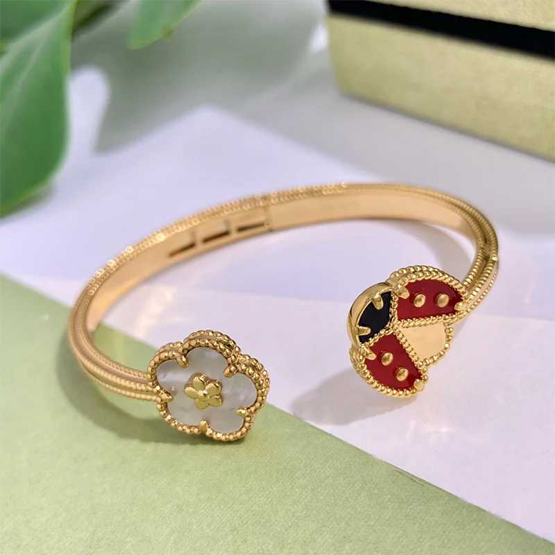 

NEW Fashion Luxury Plum Blossom Beetle Bracelet Women's Gold Copper Brand Accessories Popular Europe Opening Design Inlaid Shell