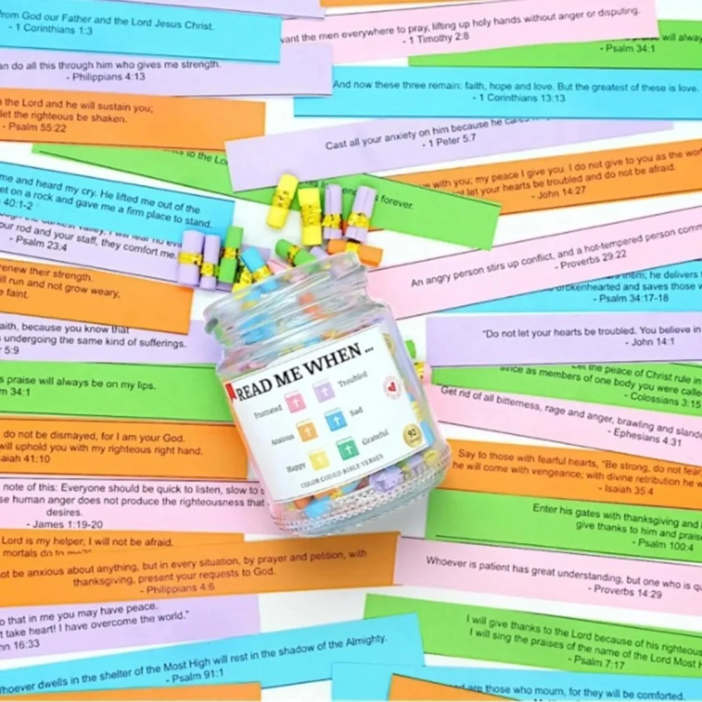 Окрашенные каменные праздничные садовые статуи на открытом воздухе прочтите