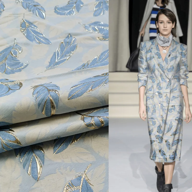 

Горячая Распродажа жаккардовая ткань для платья, полиэстер, золотой шелк, модные костюмы с перьями, дизайнерские костюмы для двора