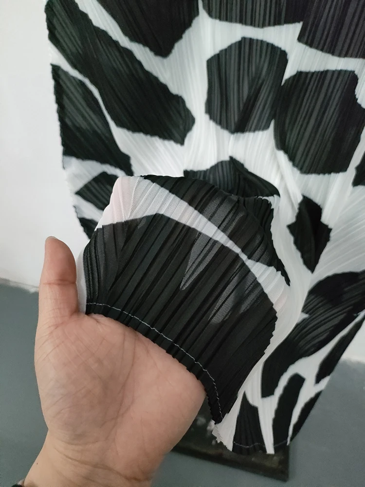 GVUW плиссированный длинный плащ с геометрическим принтом для женщин осень 2023