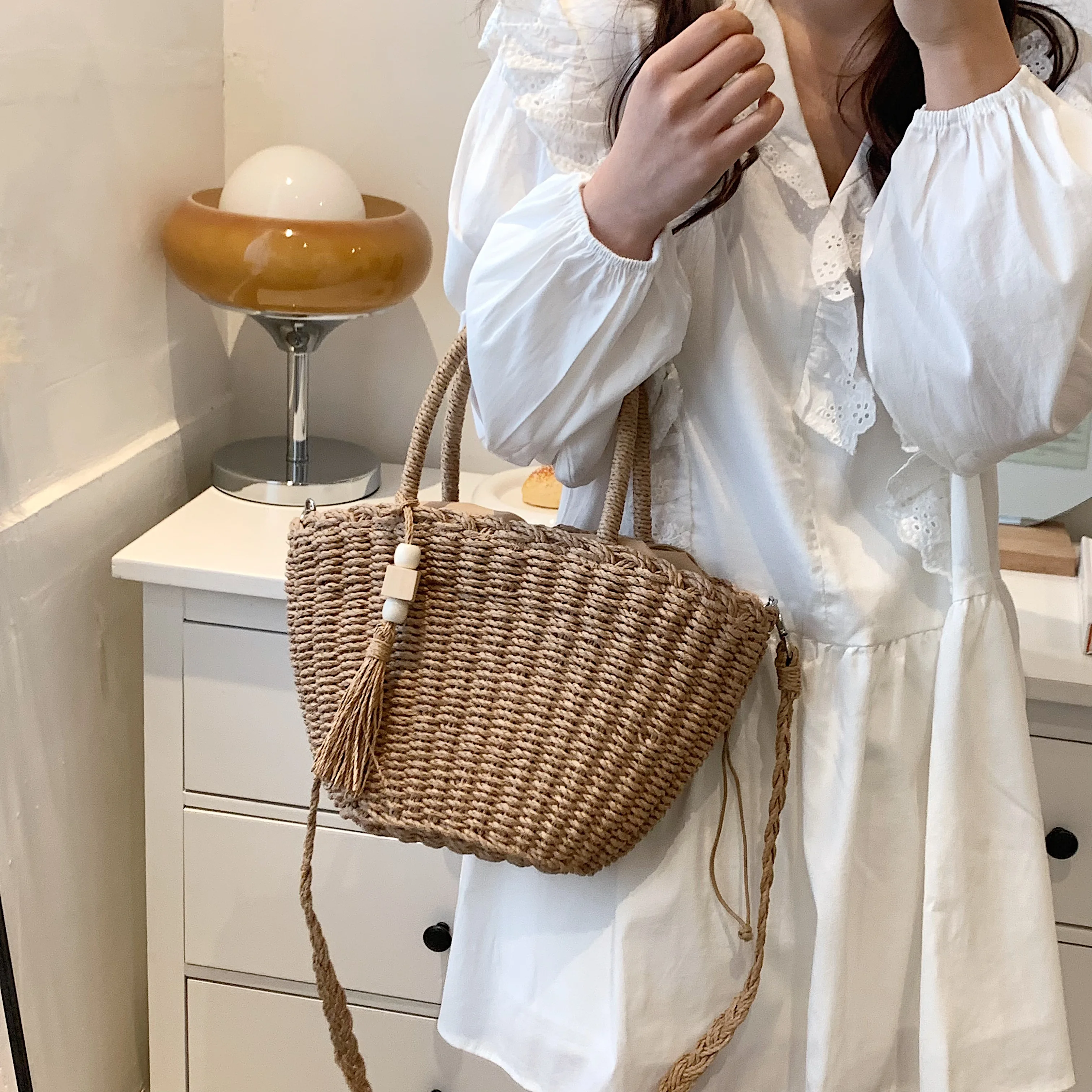 

Tote Retro Summer Beach Bag Rattan Handbag Women Hand-woven Soft Large Straw Shoulder Bag With Black Tassels Boho Straw Handle