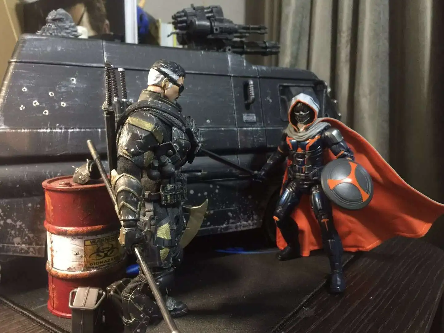

1/12th Gray & Orange Cloak Model for 6" dollr